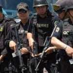 Vince a Call of Duty, si ritrova la S.W.A.T. a casa sua