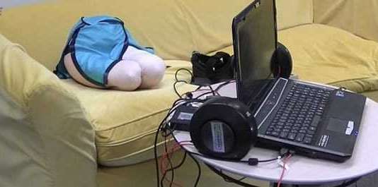 Poggia la tua testa sulle gambe di una ragazza in stile anime grazie a Oculus Rift