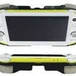 PS Vita: ecco l'accessorio che "aggiunge" L2 e R2 alla portatile Sony
