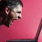 ll PC non obbedisce ai comandi e lui gli spara