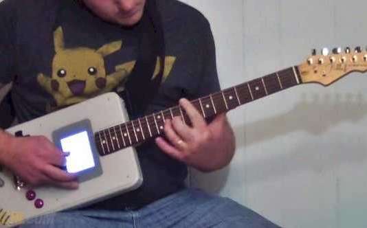 Guitar Boy: la prima chitarra game-boy si mostra in un video