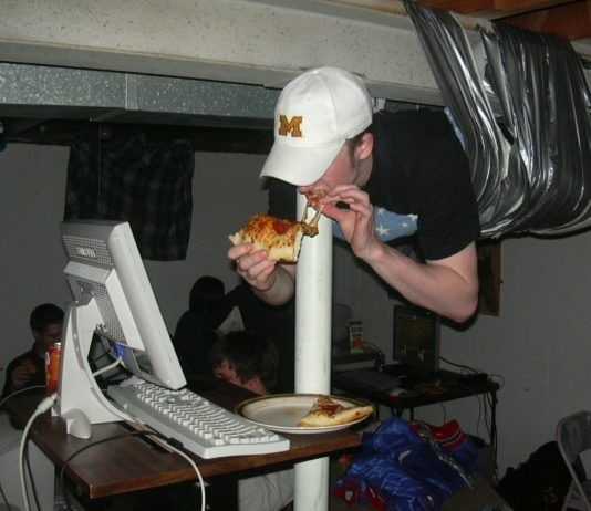 Dopo 15 anni svelato perchè un giocatore venne legato al soffitto Lan Party