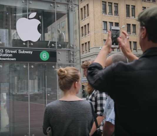 Trasformano l’ascensore in Apple Store e subito si crea una fila! Apple Store