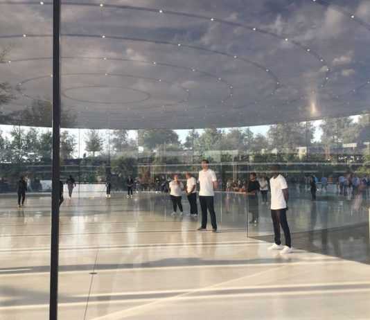 Apple: I dipendenti vanno spesso a sbattere contro la nuova sede di Cupertino Apple