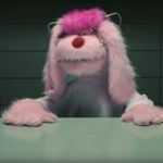 Il pupazzo Uan celebra la terza stagione di Stranger Things con un salto negli anni ’80! Stranger Things