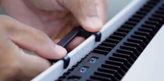 PlayStation 5 installazione base in orizzontale