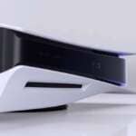 PS5: il capo di PlayStation Studios la monta al contrario. Il video fa il giro della rete! ps5 capovolta