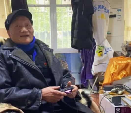 Vi presentiamo Yang Binglin, l’anziano di 86 anni che ha finito oltre 300 videogiochi! Yang Bingling