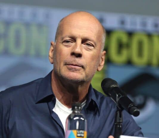 Bruce Willis, le sue condizioni peggiorano a causa dell’afasia. L’attore non riesce più a parlare bruce willis