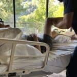 Jeremy Renner non molla, “queste ossa rotte torneranno più forti di prima” jeremy renner