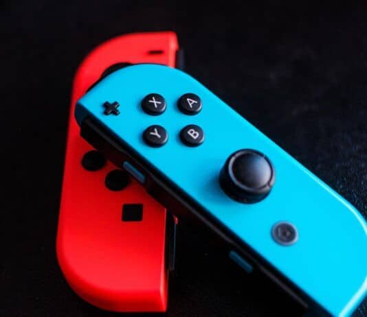 Nintendo Switch 2 ‘se la batterà’ con PS5 e Xbox Series X|S, secondo Tom Henderson nintendo switch joycon