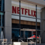 Netflix pianifica i propri store fisici. Blockbuster: “gli dobbiamo dire come finisce questa storia?” netflix