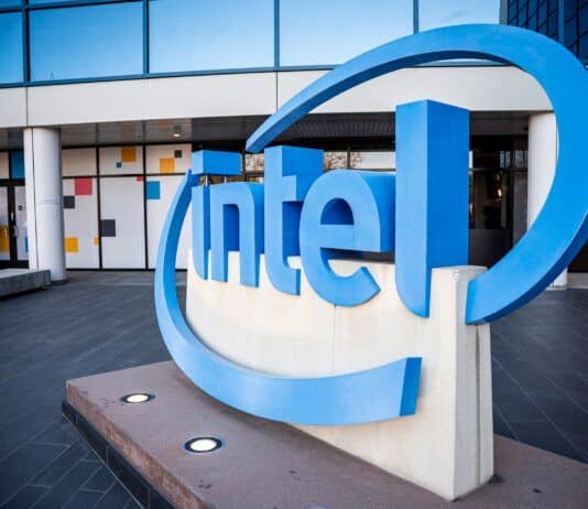 Intel: a casa 15 mila dipendenti. L’azienda: “giornata dolorosa” intel