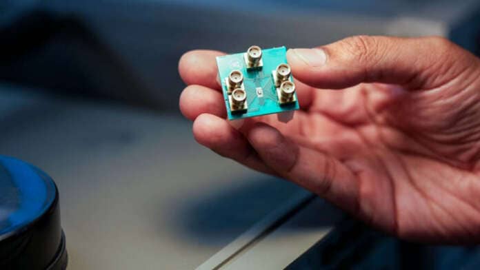 cornell-microwave-brain-chip Cornell University microchip neurale a microonde